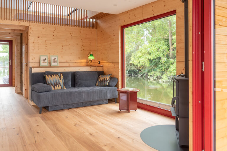 LIMIKOLE, Innenraum mit Sofa