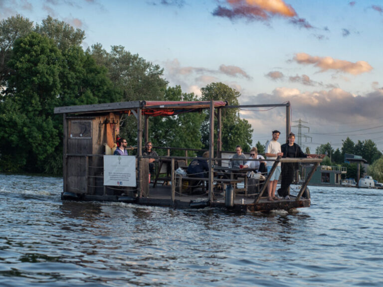 Gruppe auf dem Floß SEETIGER